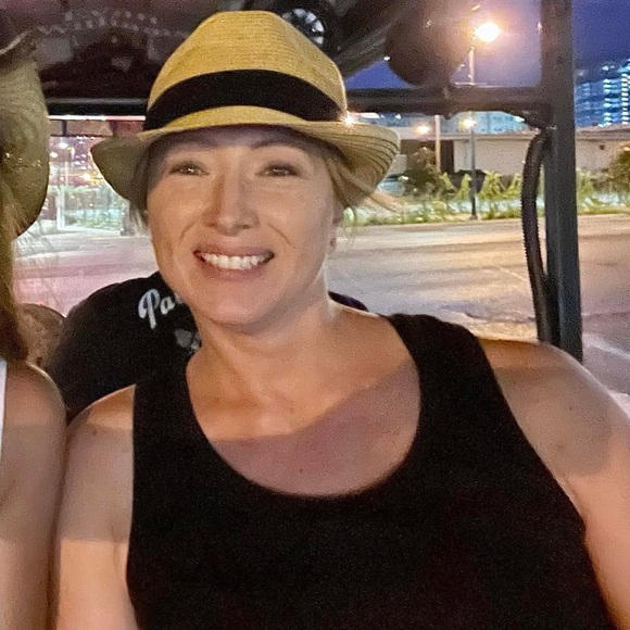 Meet your Posher, Tina - Picture 2 of 2